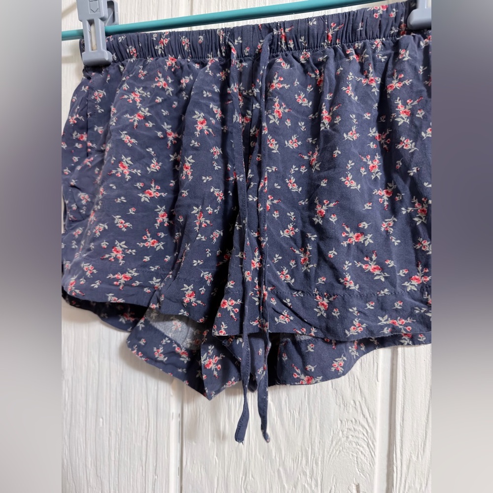 Garage Blue Floral Patterned Shorts - Picture 6 of 6